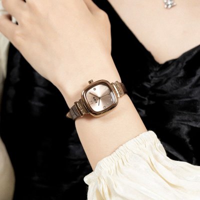 Women Fashion Retro Square Quartz Watch