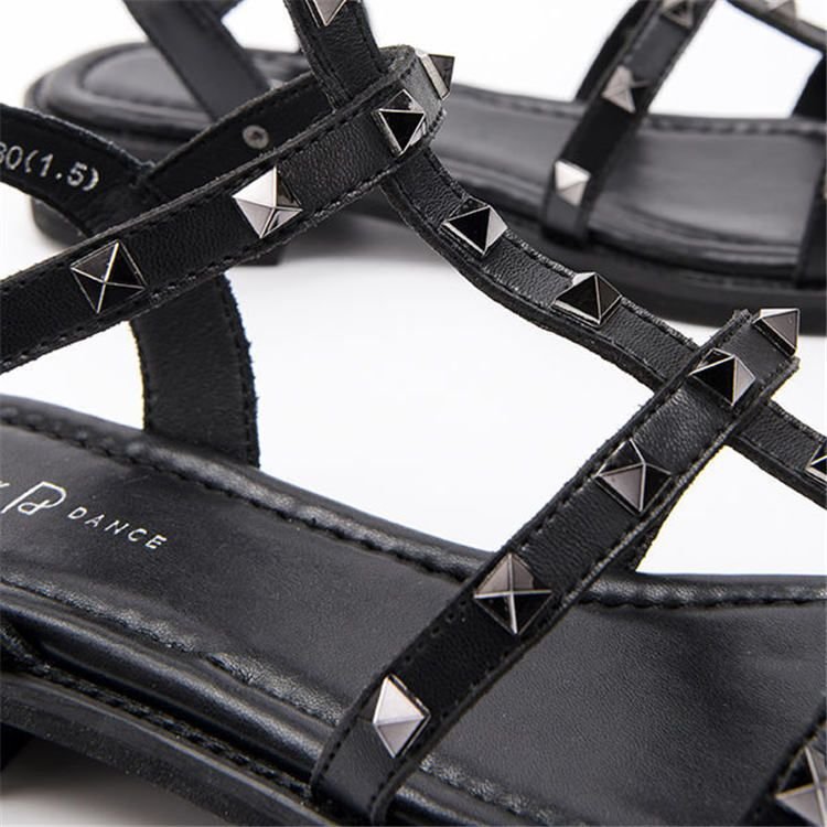 Size:4.5-8 Women Fashion Solid Color Rivet Decorative Sandals